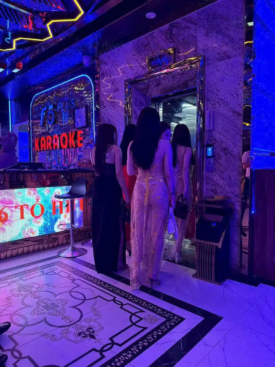 Khu vực sảnh Karaoke F5 Plus Hà Đông